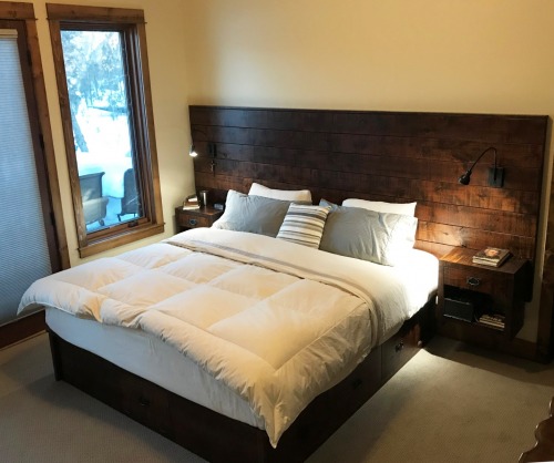 Yellowstone Rustic Bedroom Unit