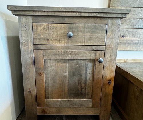 Virginia City One Door One Drawer Nightstand in Wasatch Alder